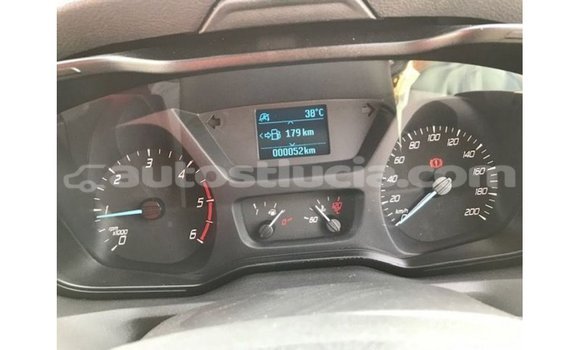 Acheter Import Voiture Ford Club Wagon Blanc à Import - Dubai, Anse-la-Raye Acheter Import Voiture Ford Club Wagon Blanc à Import - Dubai, Anse-la-Raye