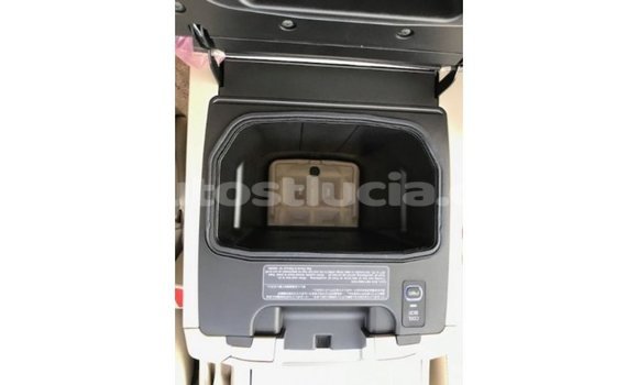 Buy Import Toyota Land Cruiser White Car in Import - Dubai in Anse-la-Raye Buy Import Toyota Land Cruiser White Car in Import - Dubai in Anse-la-Raye