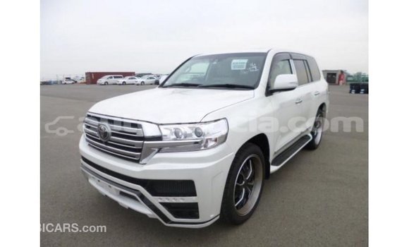 Acheter Import Voiture Toyota Land Cruiser Blanc à Import - Dubai, Anse-la-Raye Acheter Import Voiture Toyota Land Cruiser Blanc à Import - Dubai, Anse-la-Raye
