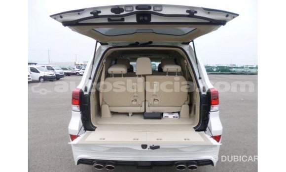 Acheter Import Voiture Toyota Land Cruiser Blanc à Import - Dubai, Anse-la-Raye Acheter Import Voiture Toyota Land Cruiser Blanc à Import - Dubai, Anse-la-Raye