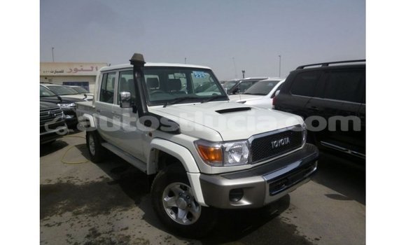 Acheter Import Voiture Toyota Land Cruiser Blanc à Import - Dubai, Anse-la-Raye Acheter Import Voiture Toyota Land Cruiser Blanc à Import - Dubai, Anse-la-Raye