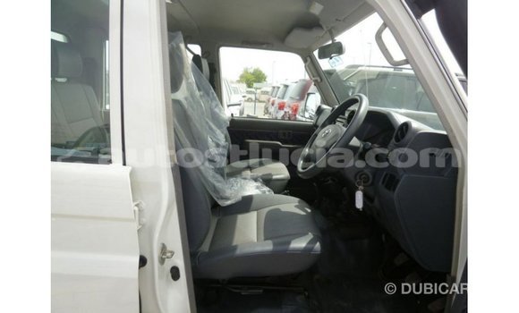 Acheter Import Voiture Toyota Land Cruiser Blanc à Import - Dubai, Anse-la-Raye Acheter Import Voiture Toyota Land Cruiser Blanc à Import - Dubai, Anse-la-Raye