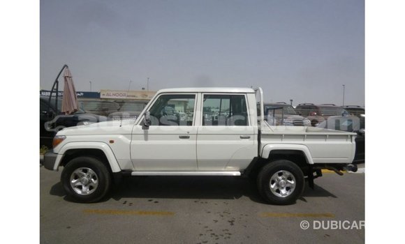 Acheter Import Voiture Toyota Land Cruiser Blanc à Import - Dubai, Anse-la-Raye Acheter Import Voiture Toyota Land Cruiser Blanc à Import - Dubai, Anse-la-Raye