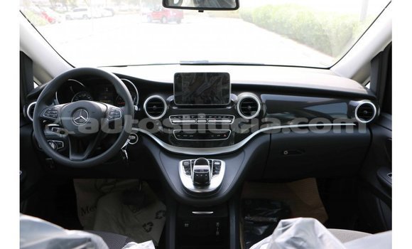 Acheter Import Voiture Mercedes-Benz 250 Noir à Import - Dubai, Anse-la-Raye Acheter Import Voiture Mercedes-Benz 250 Noir à Import - Dubai, Anse-la-Raye