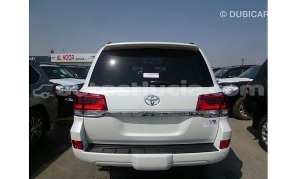 Acheter Import Voiture Toyota Land Cruiser Blanc à Import - Dubai, Anse-la-Raye Acheter Import Voiture Toyota Land Cruiser Blanc à Import - Dubai, Anse-la-Raye