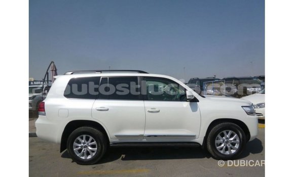 Acheter Import Voiture Toyota Land Cruiser Blanc à Import - Dubai, Anse-la-Raye Acheter Import Voiture Toyota Land Cruiser Blanc à Import - Dubai, Anse-la-Raye