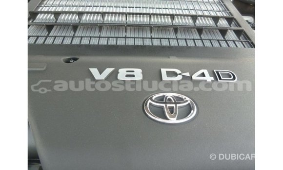 Acheter Import Voiture Toyota Land Cruiser Blanc à Import - Dubai, Anse-la-Raye Acheter Import Voiture Toyota Land Cruiser Blanc à Import - Dubai, Anse-la-Raye