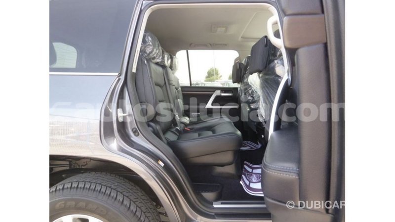 Big with watermark toyota land cruiser anse la raye import dubai 2279