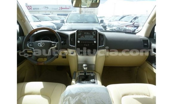 Buy Import Toyota Land Cruiser White Car in Import - Dubai in Anse-la-Raye Buy Import Toyota Land Cruiser White Car in Import - Dubai in Anse-la-Raye