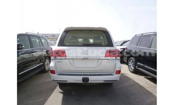 Buy Import Toyota Land Cruiser White Car in Import - Dubai in Anse-la-Raye Buy Import Toyota Land Cruiser White Car in Import - Dubai in Anse-la-Raye