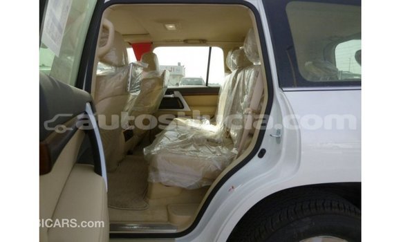 Buy Import Toyota Land Cruiser White Car in Import - Dubai in Anse-la-Raye Buy Import Toyota Land Cruiser White Car in Import - Dubai in Anse-la-Raye