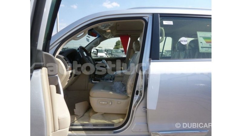 Big with watermark toyota land cruiser anse la raye import dubai 2284