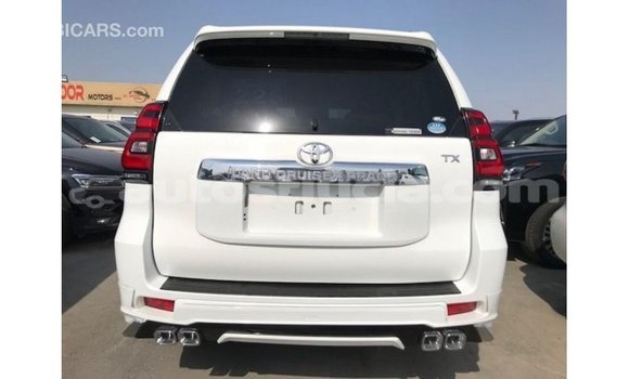 Acheter Import Voiture Toyota Prado Blanc à Import - Dubai, Anse-la-Raye Acheter Import Voiture Toyota Prado Blanc à Import - Dubai, Anse-la-Raye
