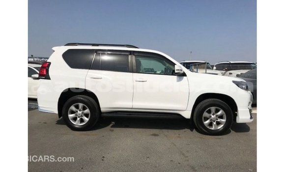 Acheter Import Voiture Toyota Prado Blanc à Import - Dubai, Anse-la-Raye Acheter Import Voiture Toyota Prado Blanc à Import - Dubai, Anse-la-Raye