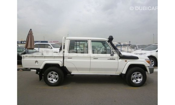 Buy Import Toyota Land Cruiser White Car in Import - Dubai in Anse-la-Raye Buy Import Toyota Land Cruiser White Car in Import - Dubai in Anse-la-Raye