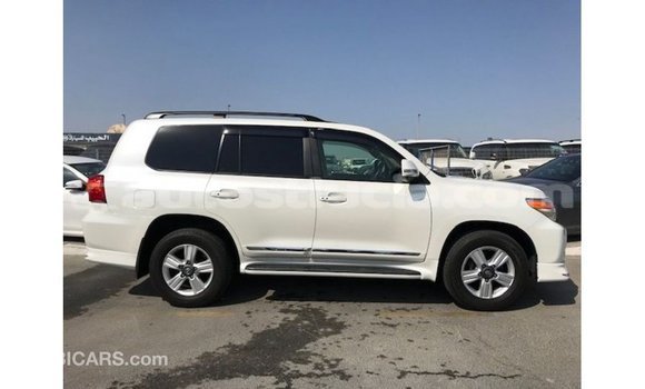 Buy Import Toyota Land Cruiser White Car in Import - Dubai in Anse-la-Raye Buy Import Toyota Land Cruiser White Car in Import - Dubai in Anse-la-Raye