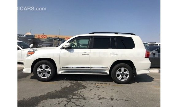 Buy Import Toyota Land Cruiser White Car in Import - Dubai in Anse-la-Raye Buy Import Toyota Land Cruiser White Car in Import - Dubai in Anse-la-Raye