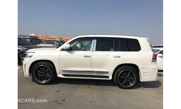 Buy Import Toyota Land Cruiser White Car in Import - Dubai in Anse-la-Raye Buy Import Toyota Land Cruiser White Car in Import - Dubai in Anse-la-Raye