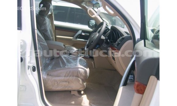 Buy Import Toyota Land Cruiser White Car in Import - Dubai in Anse-la-Raye Buy Import Toyota Land Cruiser White Car in Import - Dubai in Anse-la-Raye
