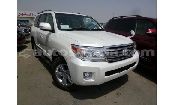 Acheter Import Voiture Toyota Land Cruiser Blanc à Import - Dubai, Anse-la-Raye Acheter Import Voiture Toyota Land Cruiser Blanc à Import - Dubai, Anse-la-Raye