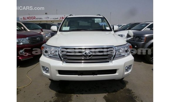 Acheter Import Voiture Toyota Land Cruiser Blanc à Import - Dubai, Anse-la-Raye Acheter Import Voiture Toyota Land Cruiser Blanc à Import - Dubai, Anse-la-Raye