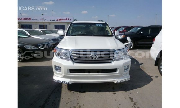 Buy Import Toyota Land Cruiser White Car in Import - Dubai in Anse-la-Raye Buy Import Toyota Land Cruiser White Car in Import - Dubai in Anse-la-Raye