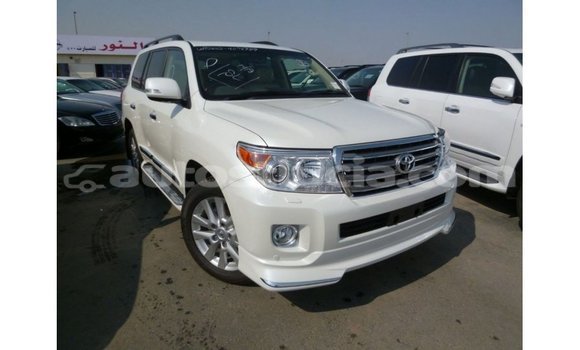 Buy Import Toyota Land Cruiser White Car in Import - Dubai in Anse-la-Raye Buy Import Toyota Land Cruiser White Car in Import - Dubai in Anse-la-Raye