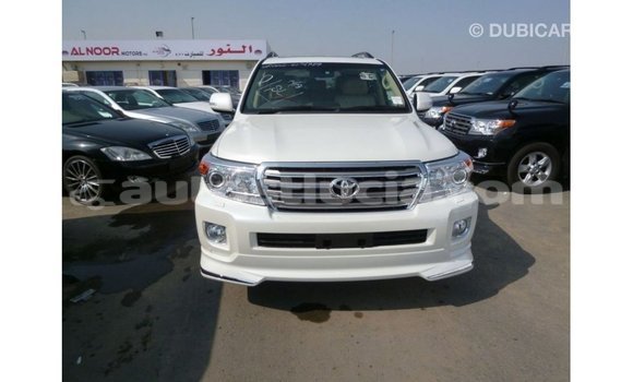 Buy Import Toyota Land Cruiser White Car in Import - Dubai in Anse-la-Raye Buy Import Toyota Land Cruiser White Car in Import - Dubai in Anse-la-Raye