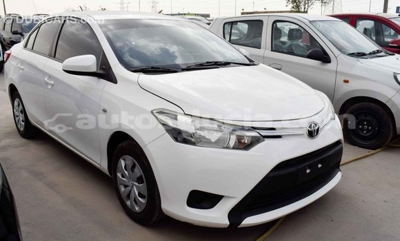 Acheter Import Voiture Toyota Yaris Blanc à Import - Dubai, Anse-la-Raye Acheter Import Voiture Toyota Yaris Blanc à Import - Dubai, Anse-la-Raye