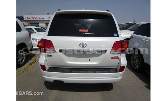 Buy Import Toyota Land Cruiser White Car in Import - Dubai in Anse-la-Raye Buy Import Toyota Land Cruiser White Car in Import - Dubai in Anse-la-Raye