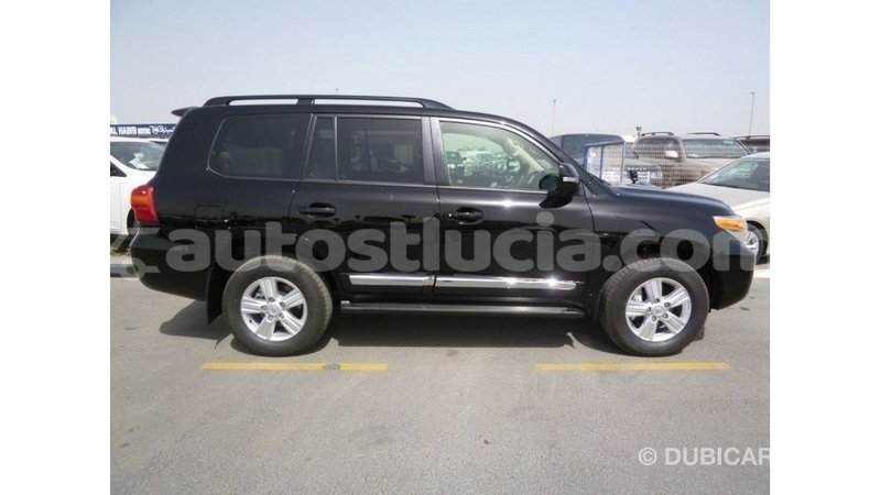 Big with watermark toyota land cruiser anse la raye import dubai 2339