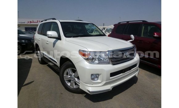 Buy Import Toyota Land Cruiser White Car in Import - Dubai in Anse-la-Raye Buy Import Toyota Land Cruiser White Car in Import - Dubai in Anse-la-Raye