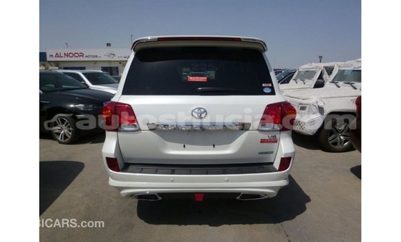 Buy Import Toyota Land Cruiser White Car in Import - Dubai in Anse-la-Raye Buy Import Toyota Land Cruiser White Car in Import - Dubai in Anse-la-Raye