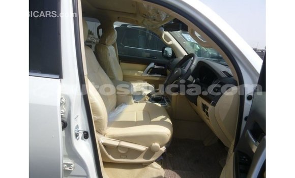 Buy Import Toyota Land Cruiser White Car in Import - Dubai in Anse-la-Raye Buy Import Toyota Land Cruiser White Car in Import - Dubai in Anse-la-Raye