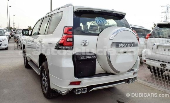 Acheter Import Voiture Toyota Prado Blanc à Import - Dubai, Anse-la-Raye Acheter Import Voiture Toyota Prado Blanc à Import - Dubai, Anse-la-Raye