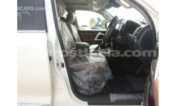 Buy Import Toyota Land Cruiser White Car in Import - Dubai in Anse-la-Raye Buy Import Toyota Land Cruiser White Car in Import - Dubai in Anse-la-Raye