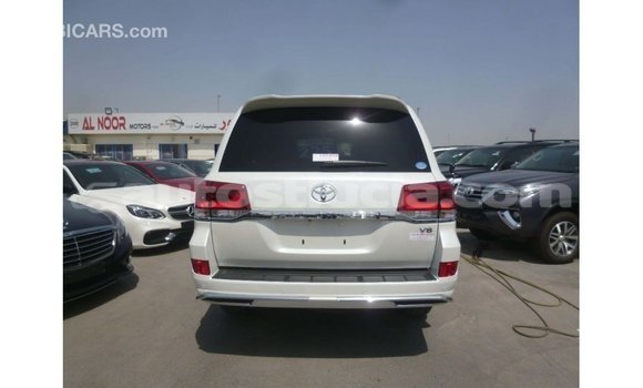 Acheter Import Voiture Toyota Land Cruiser Blanc à Import - Dubai, Anse-la-Raye Acheter Import Voiture Toyota Land Cruiser Blanc à Import - Dubai, Anse-la-Raye