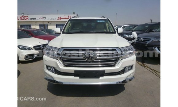 Acheter Import Voiture Toyota Land Cruiser Blanc à Import - Dubai, Anse-la-Raye Acheter Import Voiture Toyota Land Cruiser Blanc à Import - Dubai, Anse-la-Raye