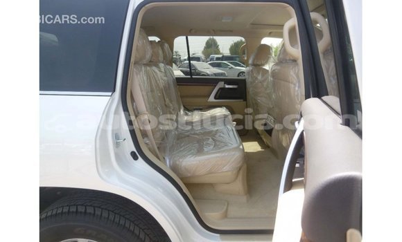 Acheter Import Voiture Toyota Land Cruiser Blanc à Import - Dubai, Anse-la-Raye Acheter Import Voiture Toyota Land Cruiser Blanc à Import - Dubai, Anse-la-Raye
