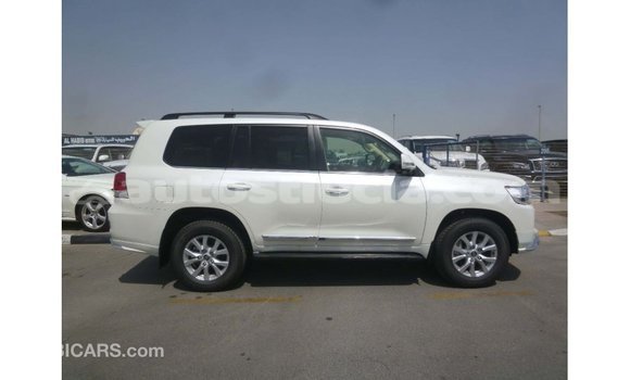 Acheter Import Voiture Toyota Land Cruiser Blanc à Import - Dubai, Anse-la-Raye Acheter Import Voiture Toyota Land Cruiser Blanc à Import - Dubai, Anse-la-Raye