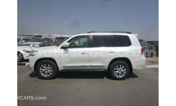 Acheter Import Voiture Toyota Land Cruiser Blanc à Import - Dubai, Anse-la-Raye Acheter Import Voiture Toyota Land Cruiser Blanc à Import - Dubai, Anse-la-Raye