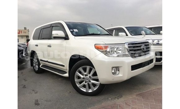 Buy Import Toyota Land Cruiser White Car in Import - Dubai in Anse-la-Raye Buy Import Toyota Land Cruiser White Car in Import - Dubai in Anse-la-Raye