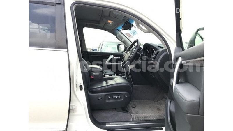 Big with watermark toyota land cruiser anse la raye import dubai 2384