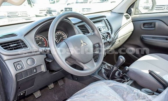 Acheter Import Voiture Mitsubishi L200 Blanc à Import - Dubai, Anse-la-Raye Acheter Import Voiture Mitsubishi L200 Blanc à Import - Dubai, Anse-la-Raye