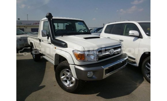 Acheter Import Voiture Toyota Land Cruiser Blanc à Import - Dubai, Anse-la-Raye Acheter Import Voiture Toyota Land Cruiser Blanc à Import - Dubai, Anse-la-Raye