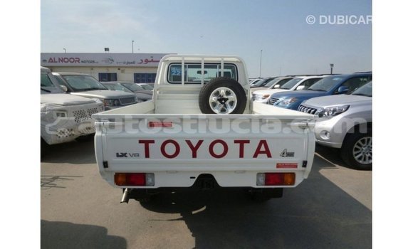 Acheter Import Voiture Toyota Land Cruiser Blanc à Import - Dubai, Anse-la-Raye Acheter Import Voiture Toyota Land Cruiser Blanc à Import - Dubai, Anse-la-Raye