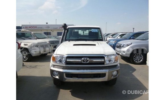 Acheter Import Voiture Toyota Land Cruiser Blanc à Import - Dubai, Anse-la-Raye Acheter Import Voiture Toyota Land Cruiser Blanc à Import - Dubai, Anse-la-Raye