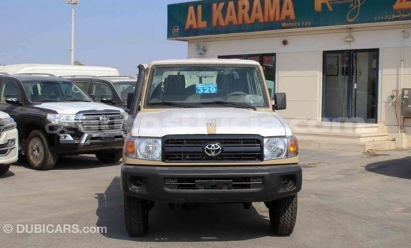 Acheter Import Voiture Toyota Land Cruiser Beige à Import - Dubai, Anse-la-Raye Acheter Import Voiture Toyota Land Cruiser Beige à Import - Dubai, Anse-la-Raye
