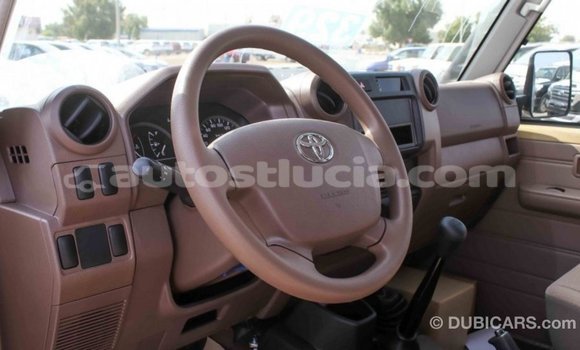 Acheter Import Voiture Toyota Land Cruiser Beige à Import - Dubai, Anse-la-Raye Acheter Import Voiture Toyota Land Cruiser Beige à Import - Dubai, Anse-la-Raye