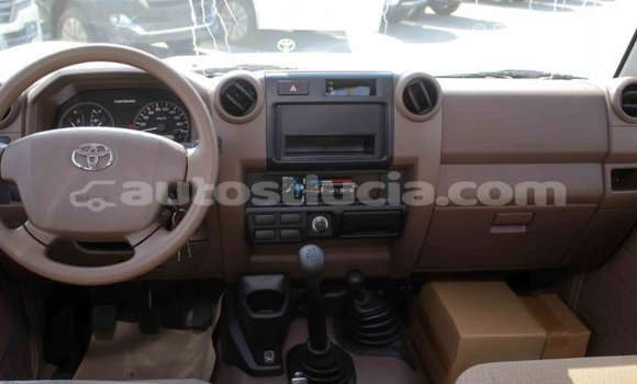 Acheter Import Voiture Toyota Land Cruiser Beige à Import - Dubai, Anse-la-Raye Acheter Import Voiture Toyota Land Cruiser Beige à Import - Dubai, Anse-la-Raye